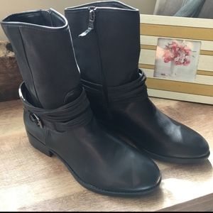 C h a p s       I      Women’s Gari Boots Size 8